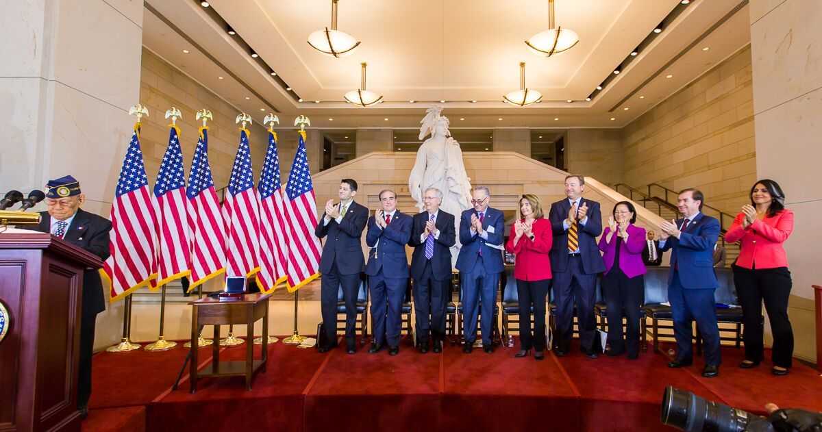 Veteran applauded by members of congress. 